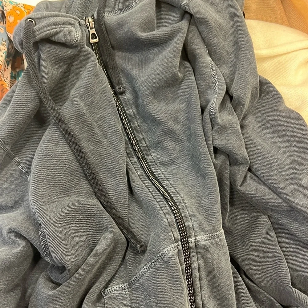 James Perse Malibu Graphic Hoodie in Gray 2_5